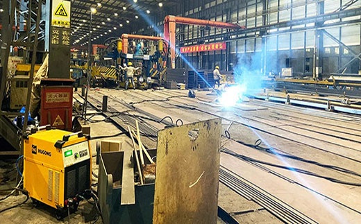 4001老百汇网站数字化等离子切割+碳弧气刨两用机LGB 120B使用现场