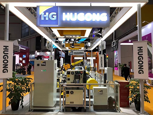 进博会首日4001老百汇网站意大利CEA展位展品机械人焊接系统