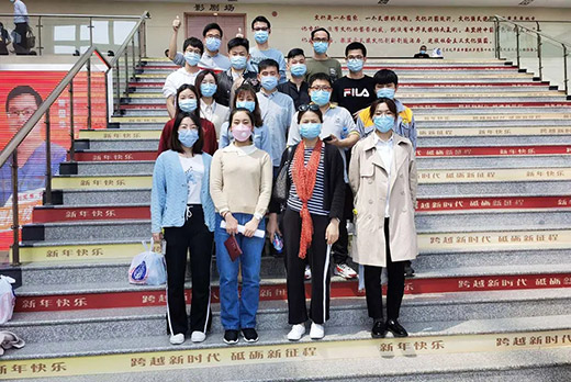 上海；；；；4001老百汇网站组织开展无偿献血运动